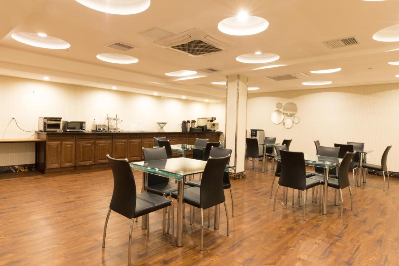 Mayfair Inn And Suites Нью-Йорк Экстерьер фото