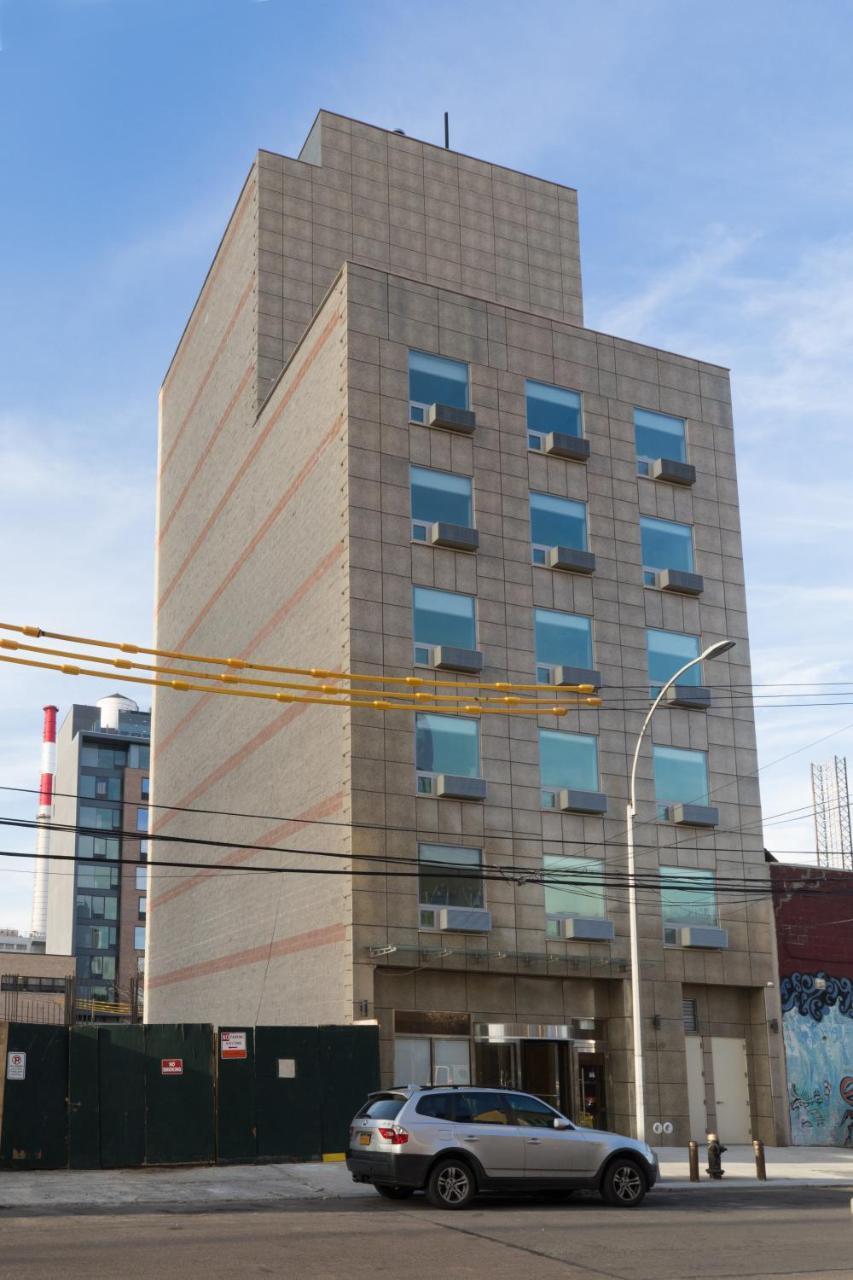 Mayfair Inn And Suites Нью-Йорк Экстерьер фото